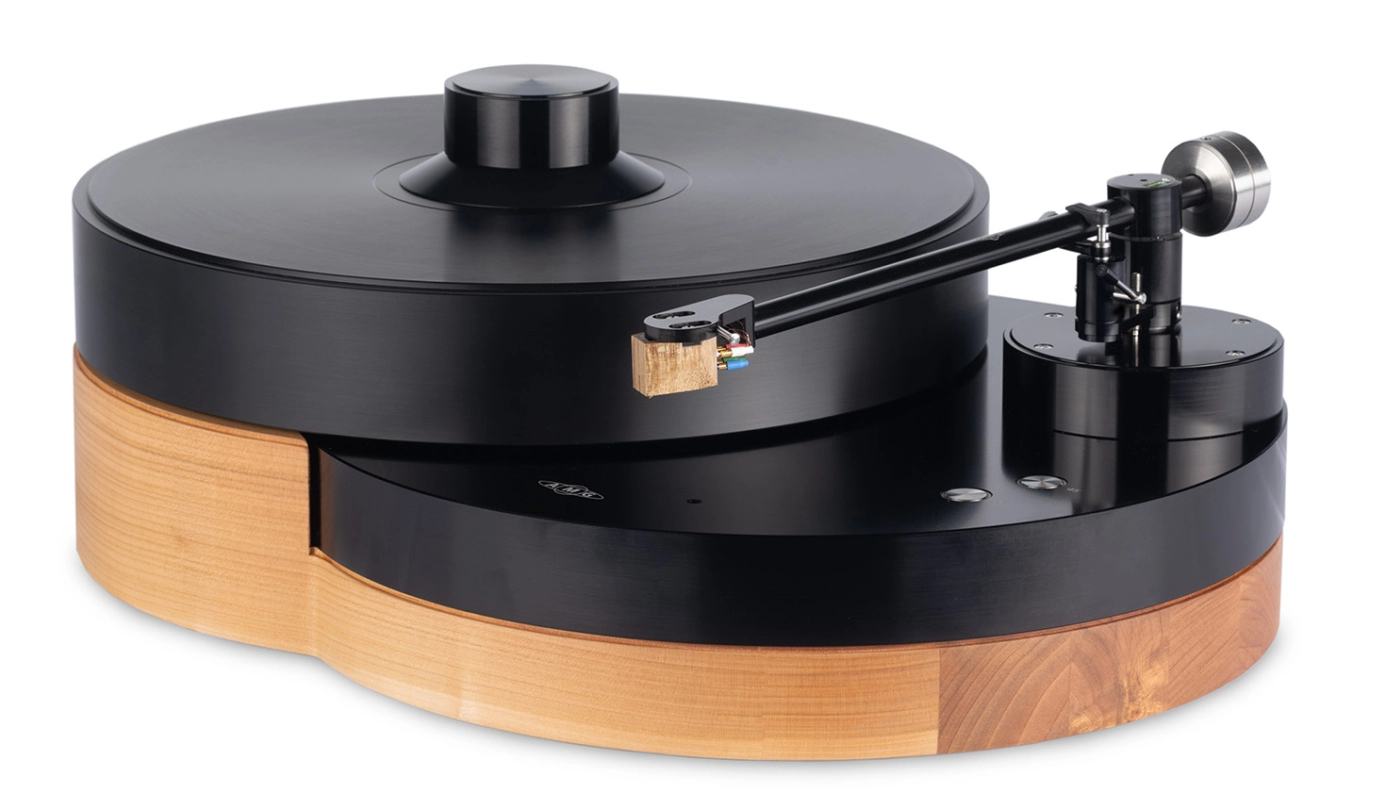 AMG Giro MK2 mit Kirschholz-Zarge seitlich mit Tonarm 9W2