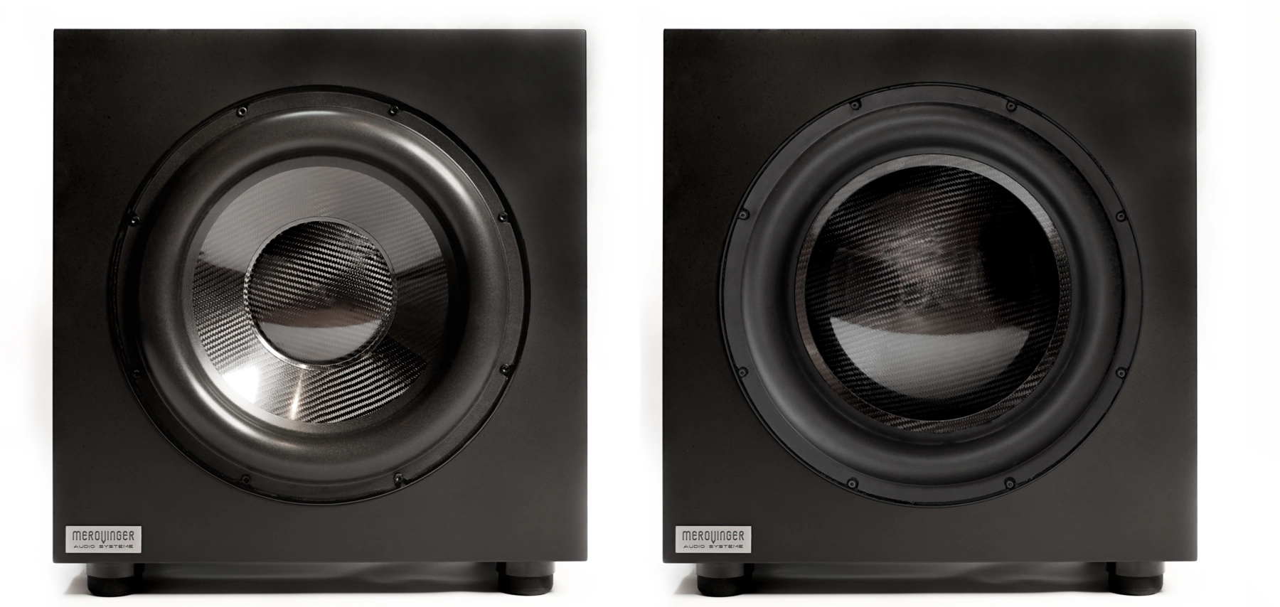 2 MeroVinger Stringray 15 Subwoofer mit Standard-Chassis und Premium Chassis nebeneinander