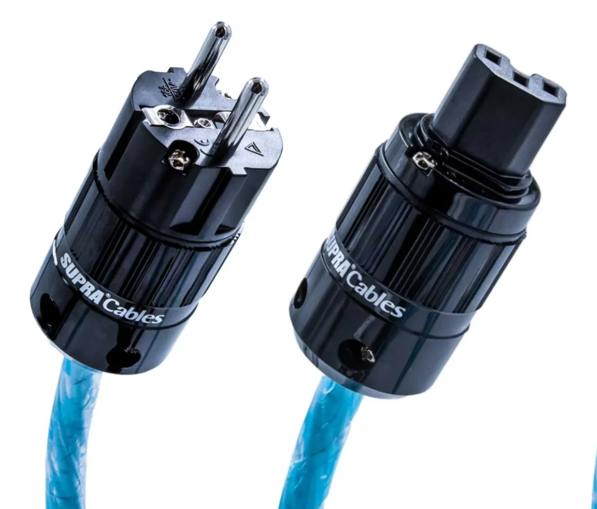 Supra LoRad Excalibur Kabel Collage: Kabelende mit Schukostecker und mit Buchse C15